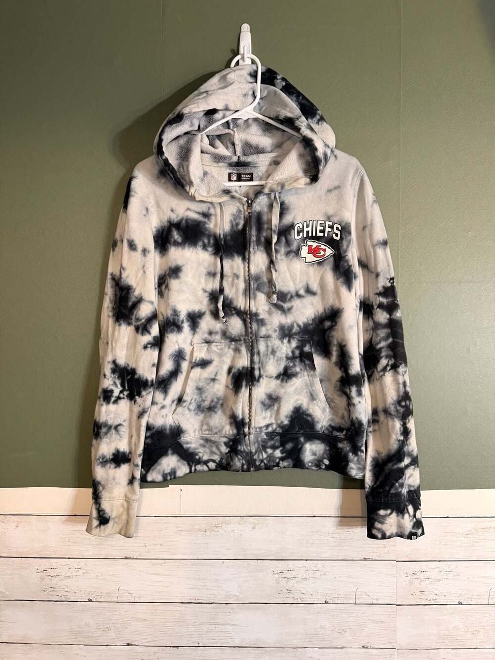 Team Apparel NFL Kansas City Chiefs Black and White Tie Dye Full-Zip Hoodie